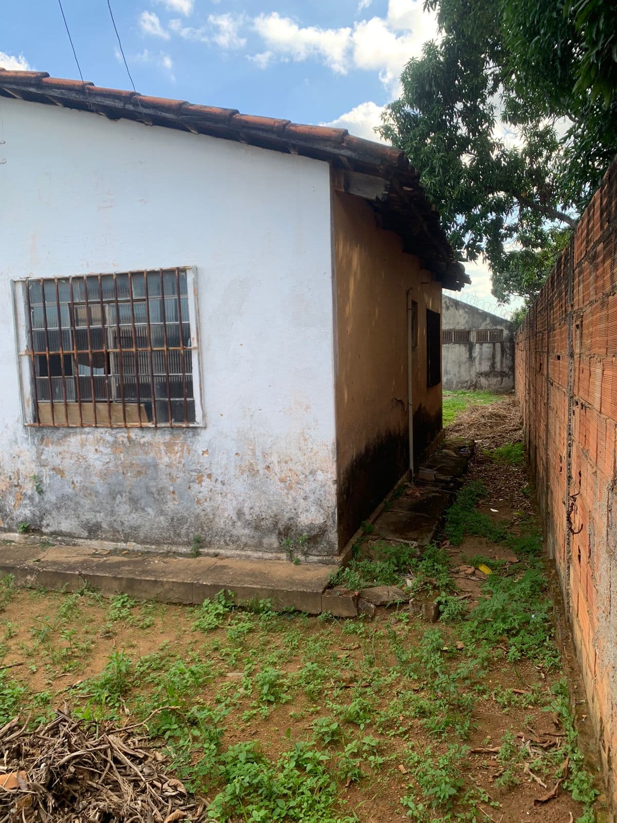 Casa com lote de 366 m² em frente à praça no Setor Nova Brasília – Aparecida de Goiânia