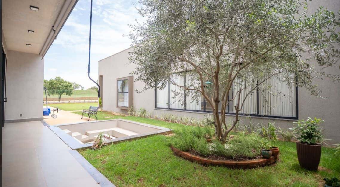 Espetacular Casa 1.250m² de Terreno, Vista Definitiva para o Campo de Golfe, Piscina de Raia e 5 Suítes R6.800.000,00