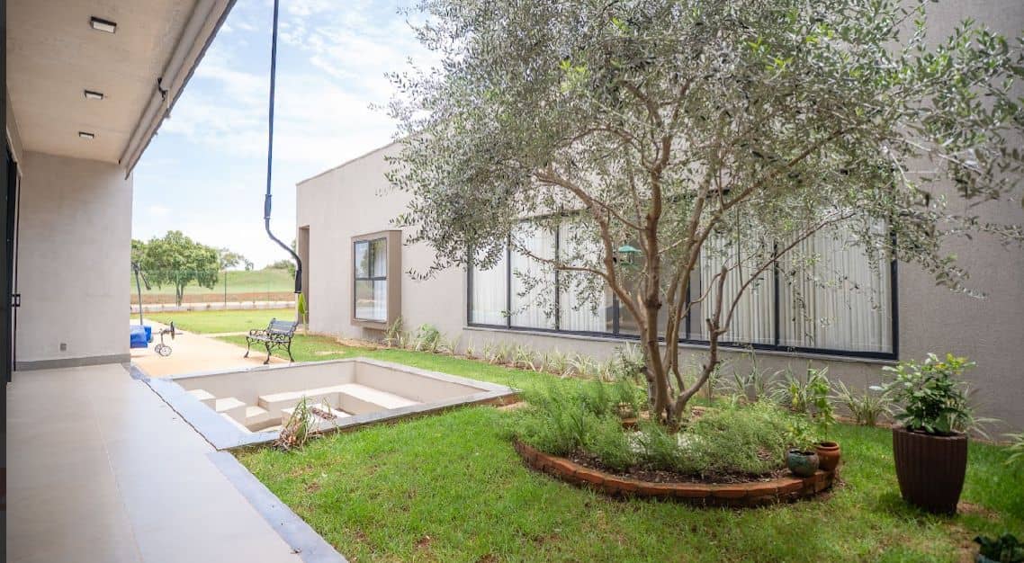 Espetacular Casa 1.250m² de Terreno, Vista Definitiva para o Campo de Golfe, Piscina de Raia e 5 Suítes R6.800.000,00