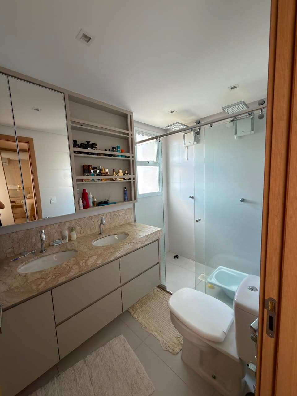 Apartamento 3 suítes 700m do Parque Vaca Brava