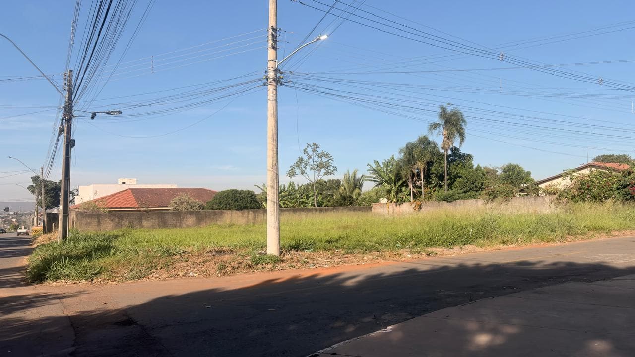 Lote na avenida Guajupia ao lado da avenida Rio verde