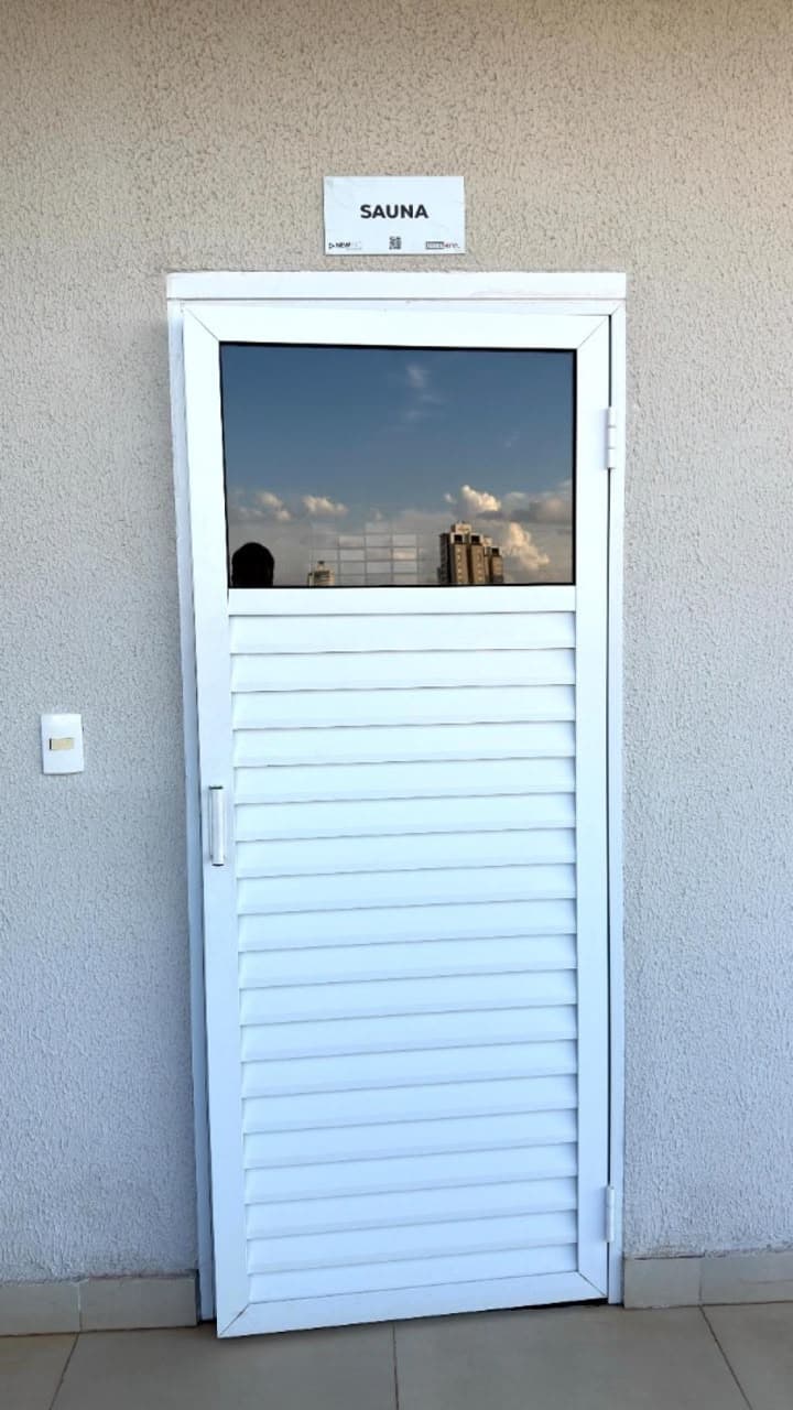 Apartamento 1Q com Sol da Manhã e Vista Livre – Região do Vaca Brava