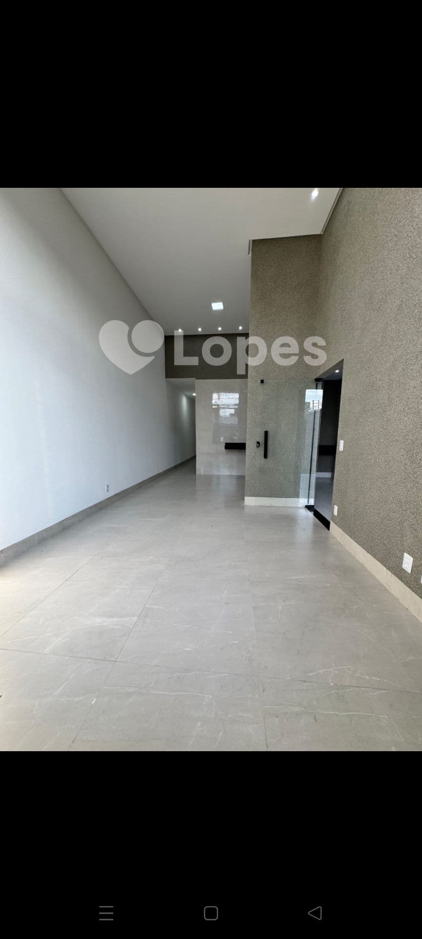 Casa 3 Quartos à Venda no Jardim Veneza | Próxima a Comércios e Vias de Acesso