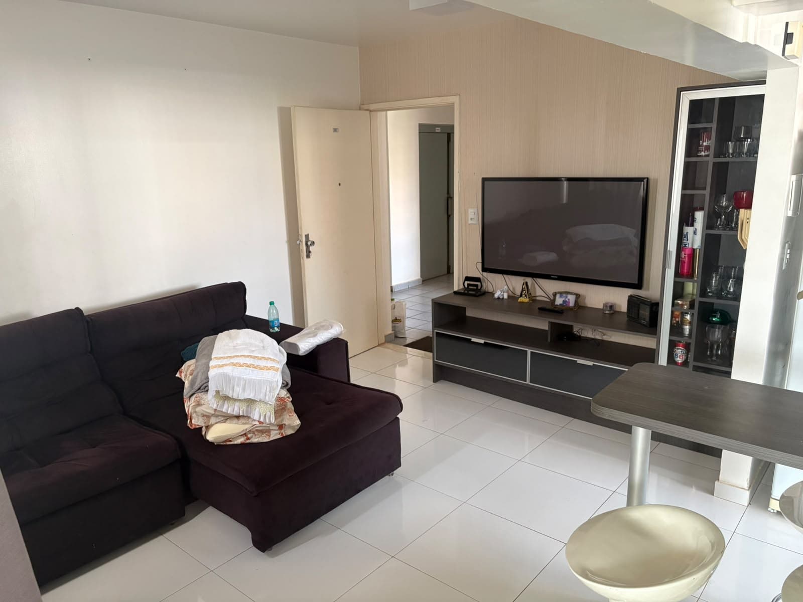 Apartamento 2 quartos, 1 banheiro, completo em armários, 1 vaga de garagem, 8 andar - Centro