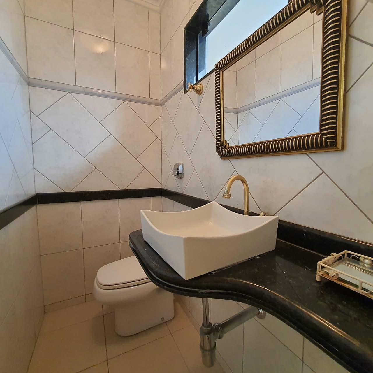 Sobrado 4/4, sendo 1 suíte, 310 m2, Jardim América