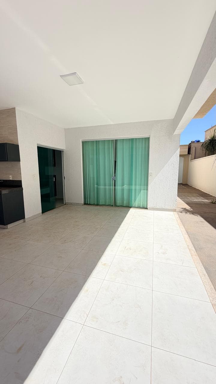 Casa 4/4 sendo 02 suítes plenas no Jardins Lisboa - 202m²