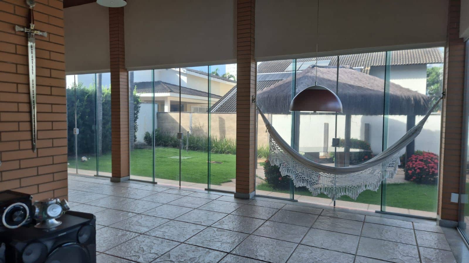 Casa à Venda no Condomínio Granville | 4 Quartos | 267m² Construídos | Terreno 450m² | Casa de Esquina | Goiânia