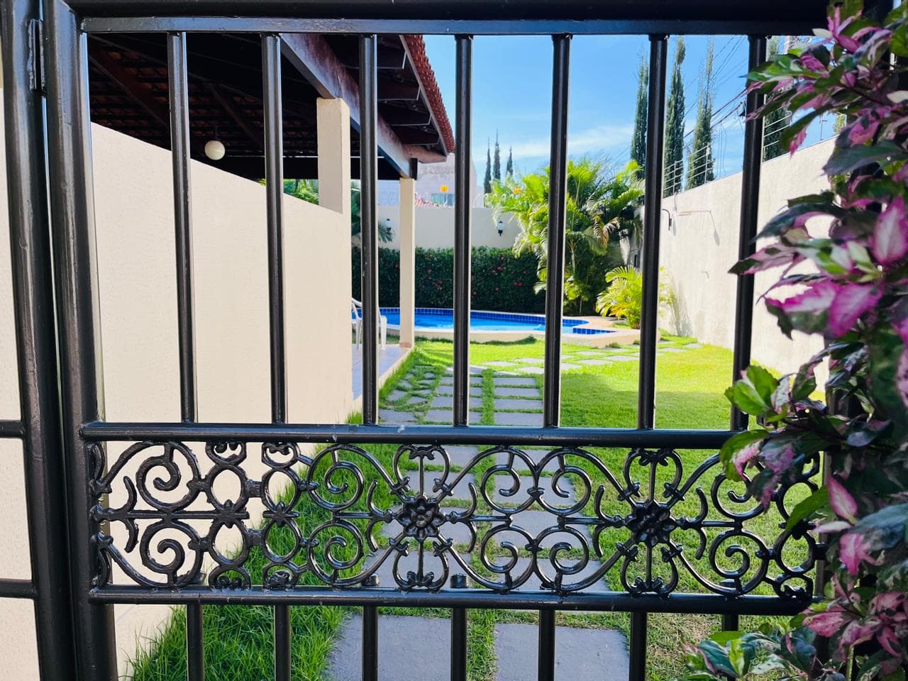 SOBRADO À VENDA CONDOMINIO MONT BLANC II SANTA GENOVEVA