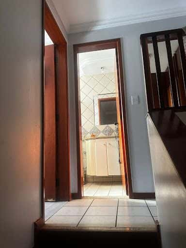Sobrado em Condomínio Fechado no Parque Anhanguera 3 Quartos, Uma suite Completo armarios, Bosque privativo Segurança 24h
