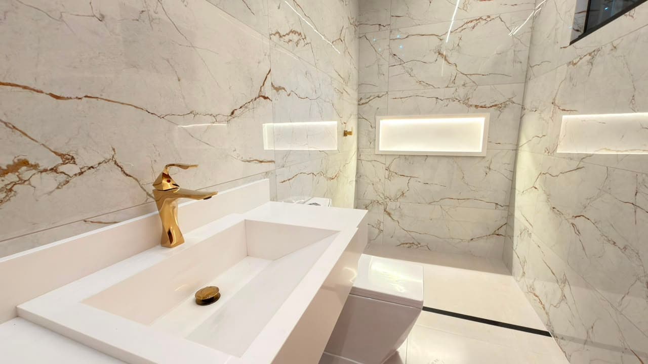 Casa Nova com Piscina e Hidromassagem, em Frente ao Jardins Madrid 749.000 Mil por R$ 699 Mil e Piscina