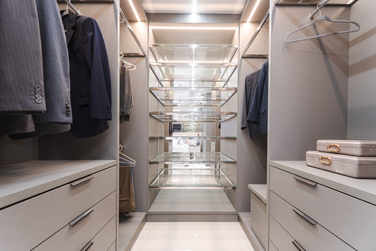 Apartamento 3 suítes amplas com sala integrada no Marista