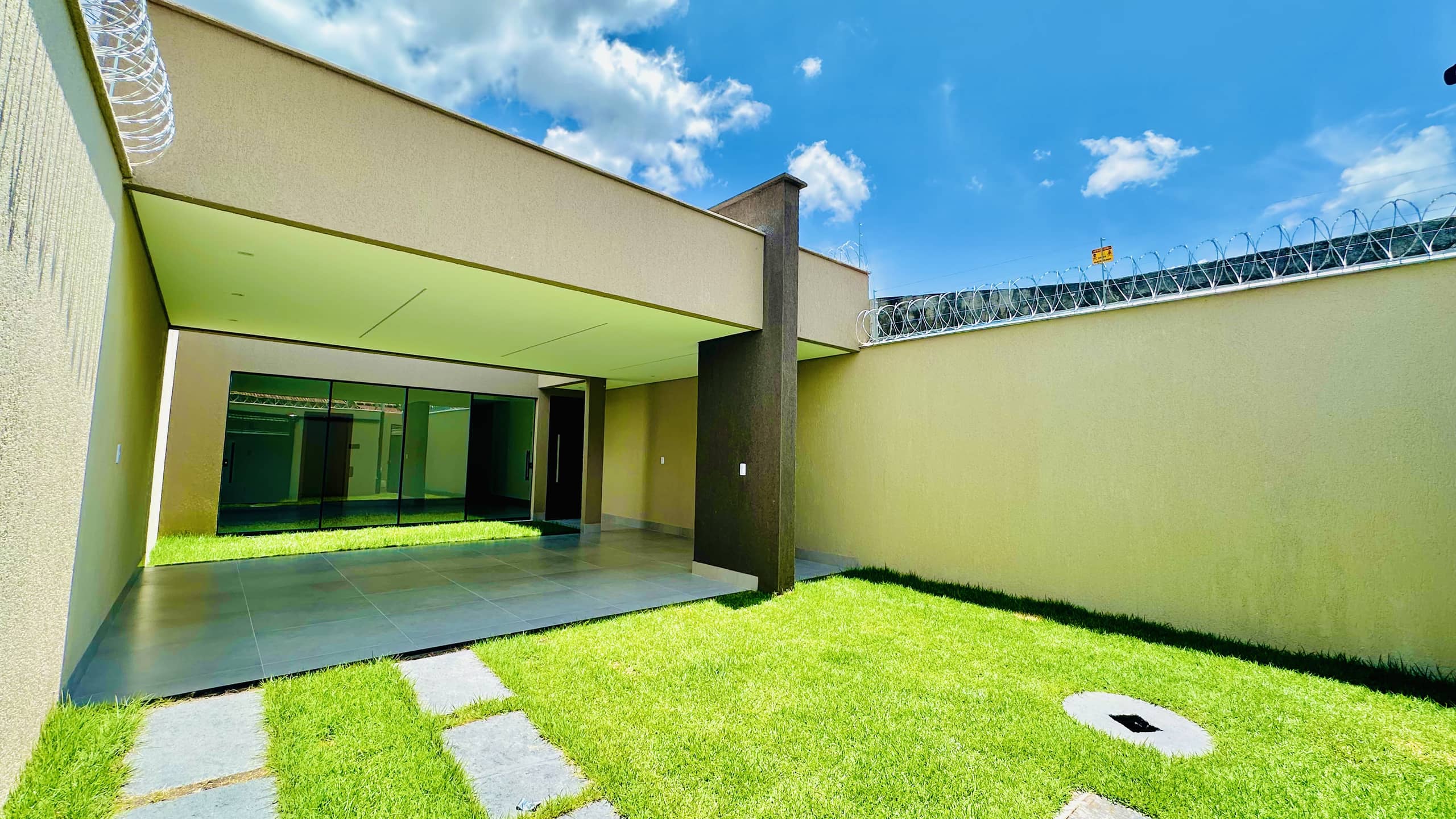 Casa Térrea Nova no Jardim Maria Inês 3 Quartos uma suite, segurança ja instalada, Área Gourmet 145m²