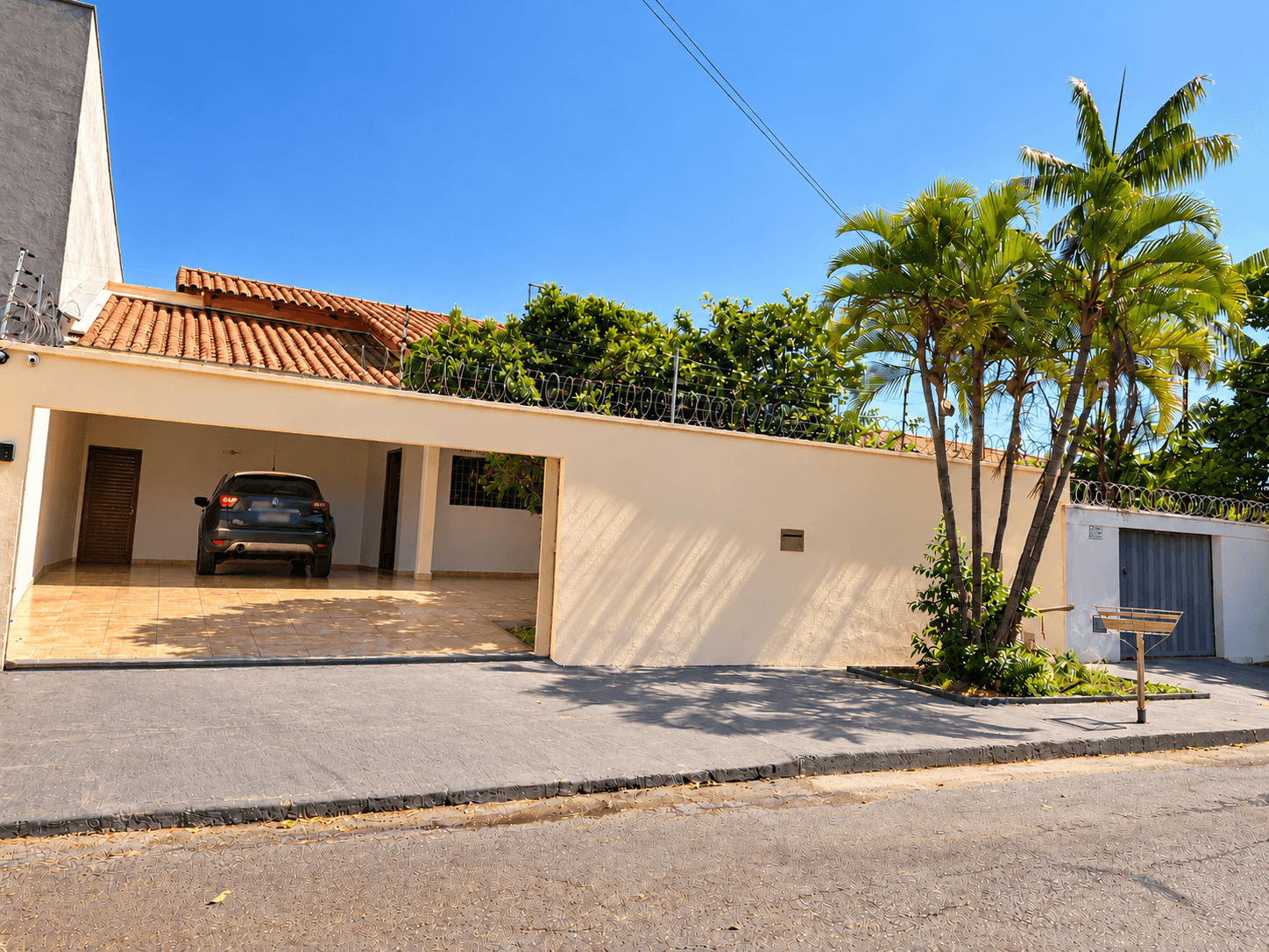 Casa com 420 m² de Terreno e Piscina Aquecida, 3 Quartos, Suíte, Quintal com Árvores Frutíferas- Goiania