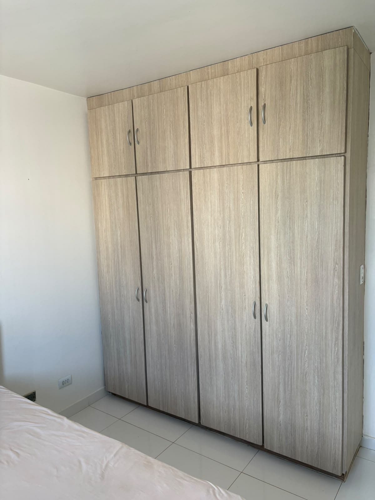 Apartamento 2 quartos, 1 banheiro, completo em armários, 1 vaga de garagem, 8 andar - Centro