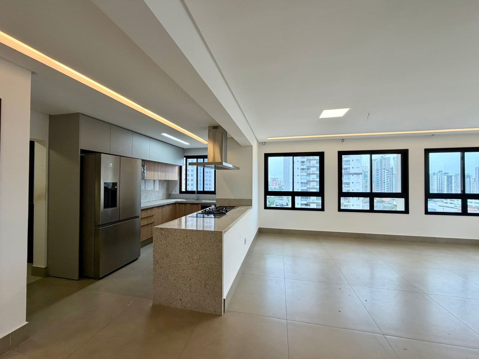 Apartamento com 3 suítes plenas no Setor Bueno