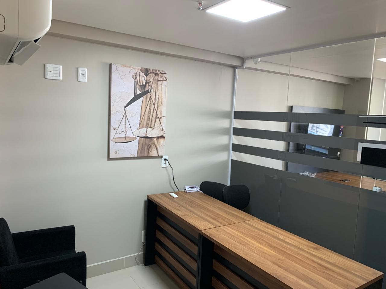 Sala comercial mobiliada, com varanda, para locação | Brookfield Tower | 40m² - Jardim Goiás