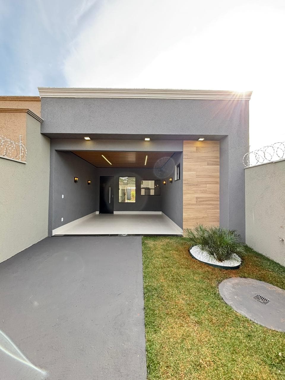 Casa com 3 quartos e piscina no Setor Central - Aparecida de Goiânia