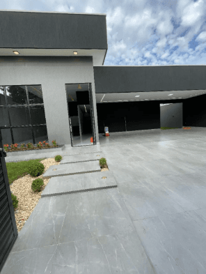 🏡 **CASA DE ALTO PADRÃO À VENDA – SETOR SANTOS DUMONT**