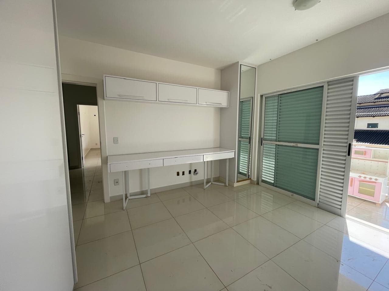 Casa 4 Suítes Plenas - 360m² - Res. Granville