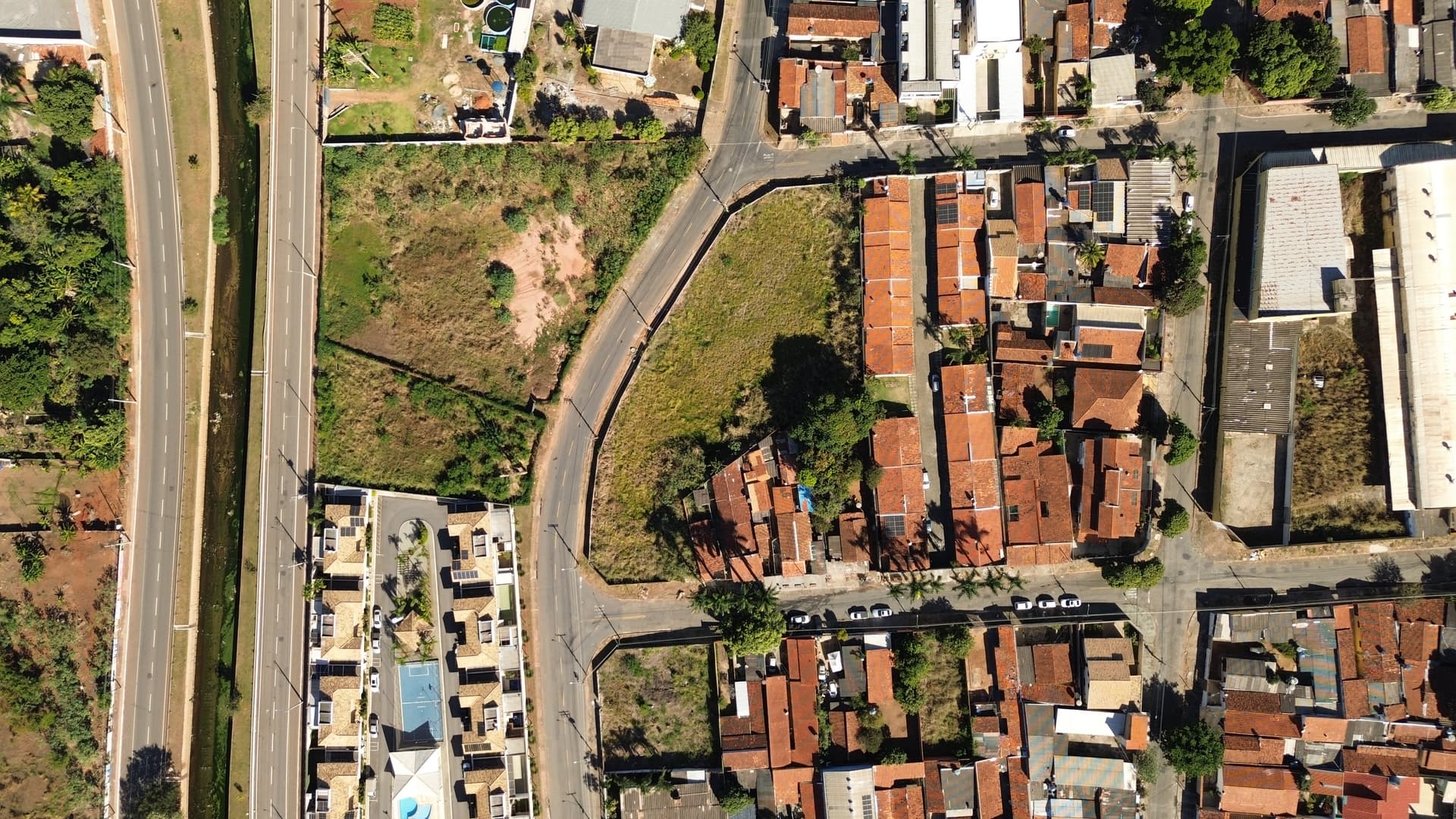 Terreno 952 m2 - Próximo ao Bretas da T-2