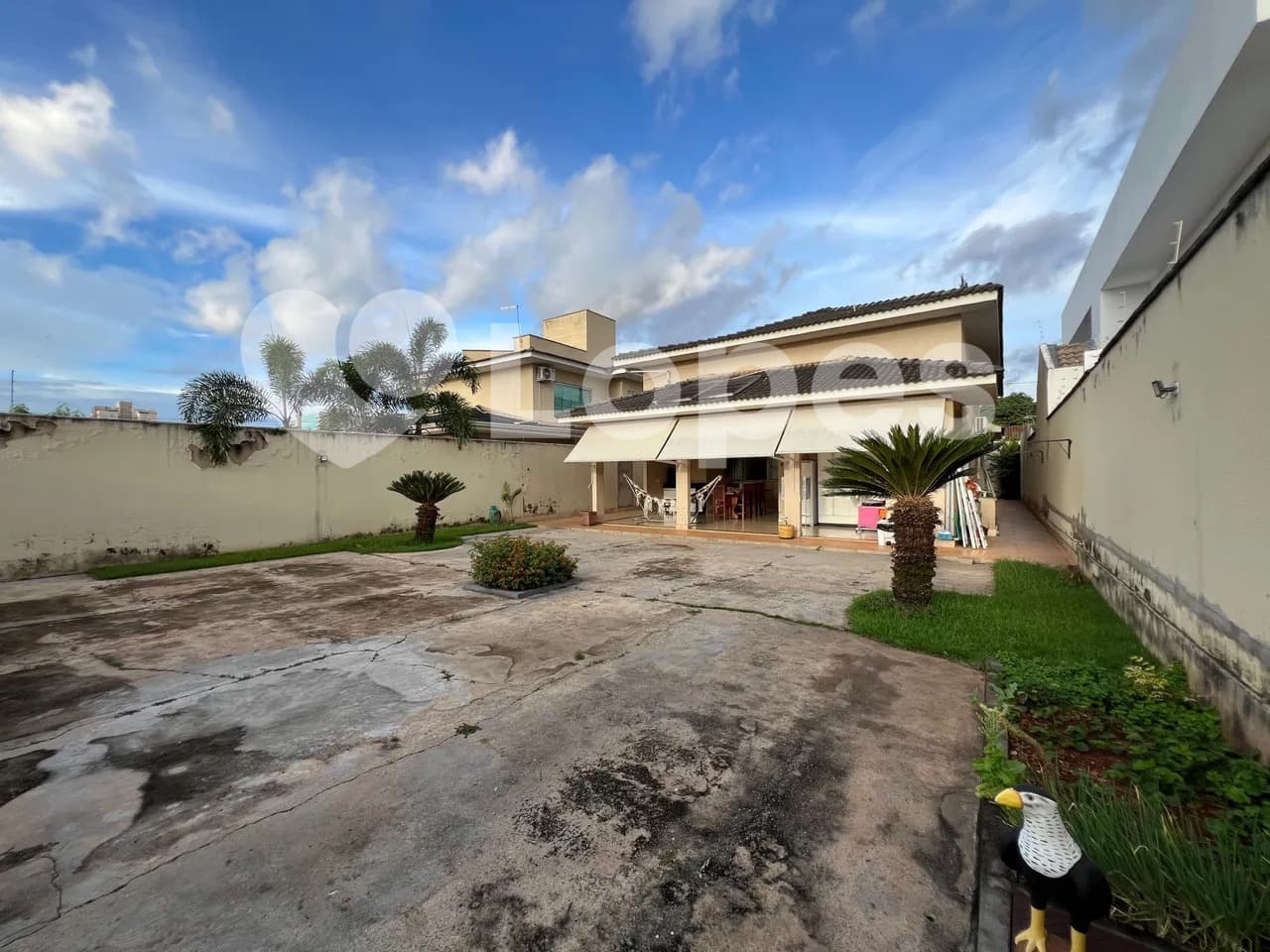Casa Térrea com 3 Suítes no Jardim América – Próxima ao Goiânia Shopping e Parque Vaca Brava