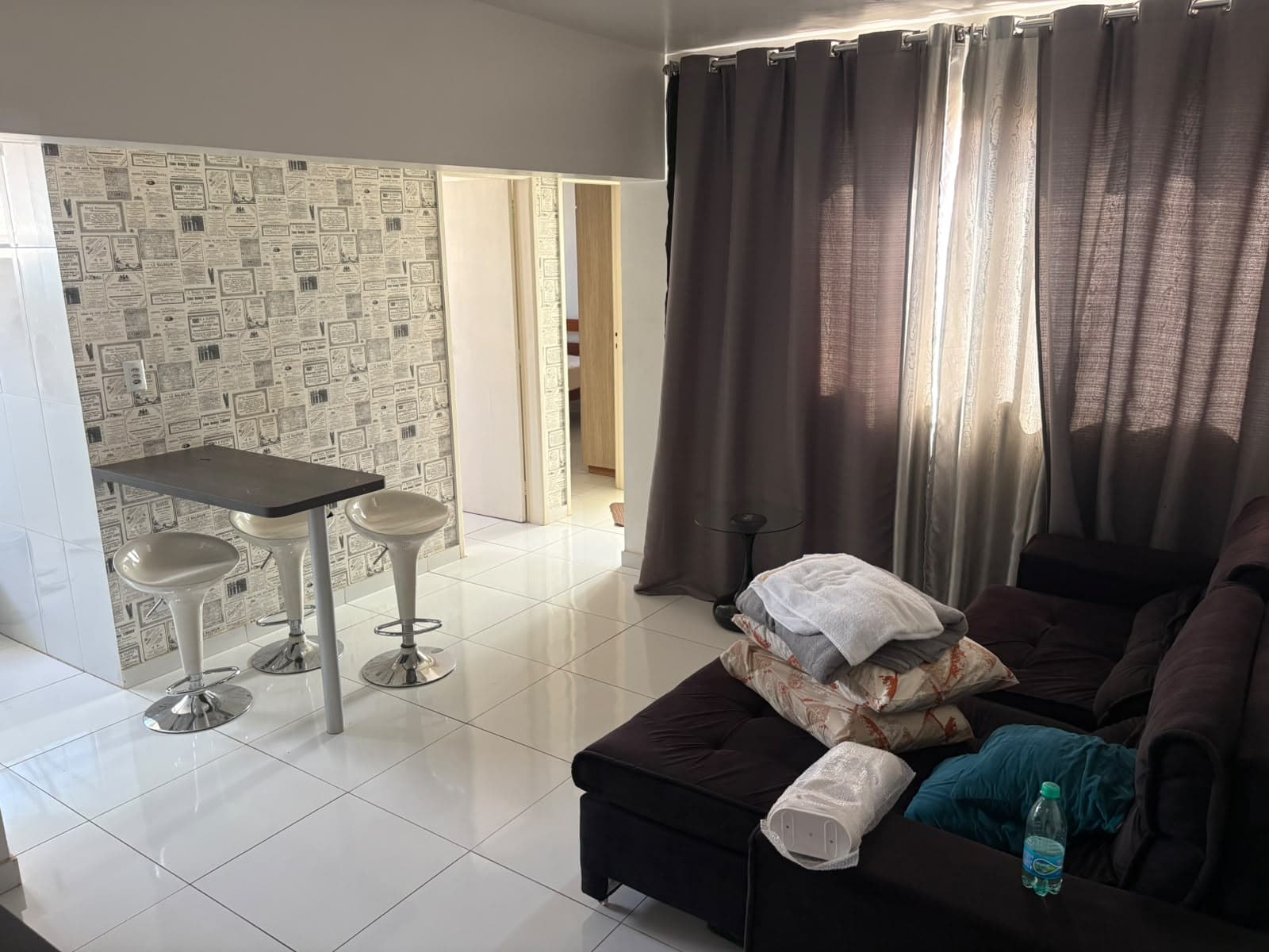 Apartamento 2 quartos, 1 banheiro, completo em armários, 1 vaga de garagem, 8 andar - Centro
