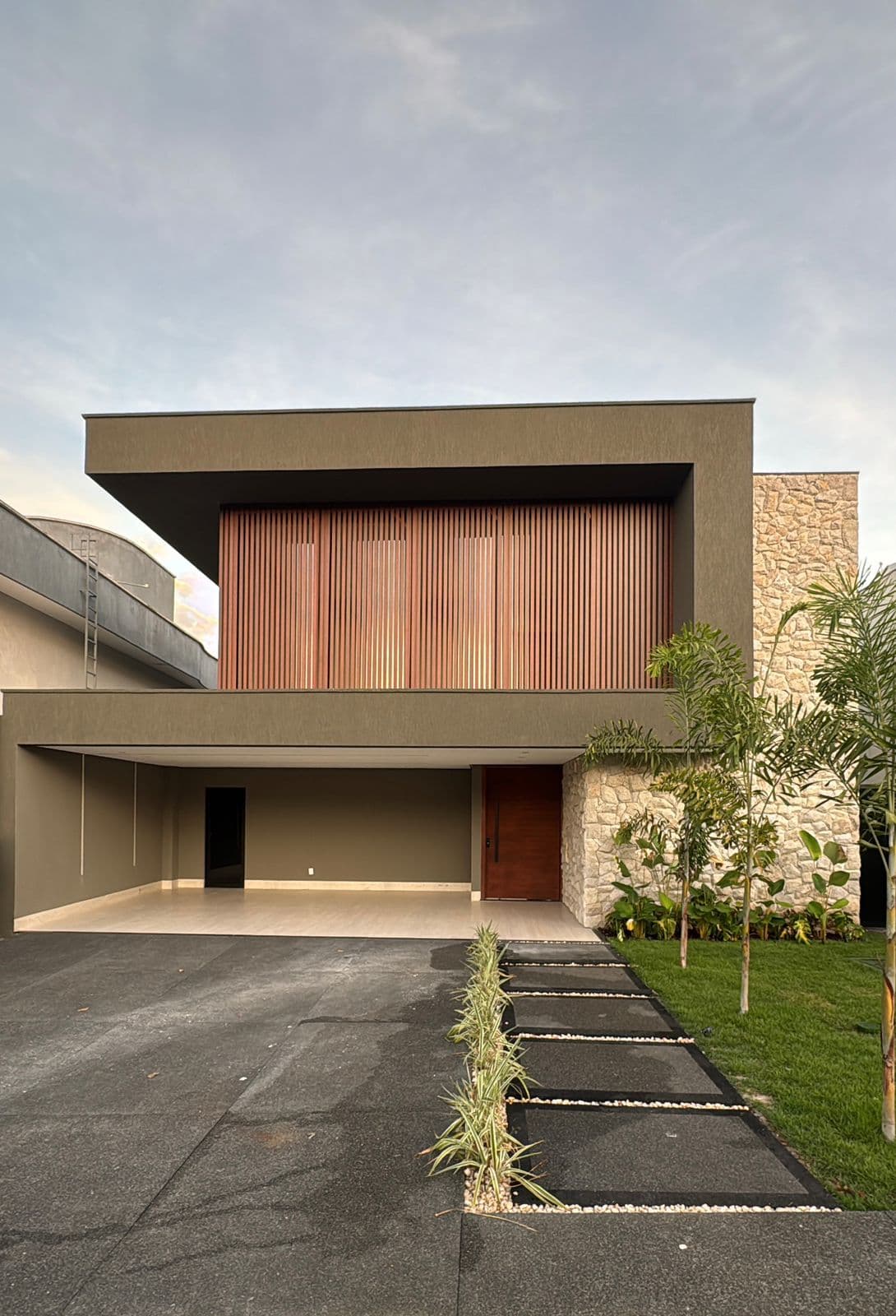 Portal do Sol Green 427,64m² com ambiente para Home/Academia (Res. Goiânia Golfe Clube)