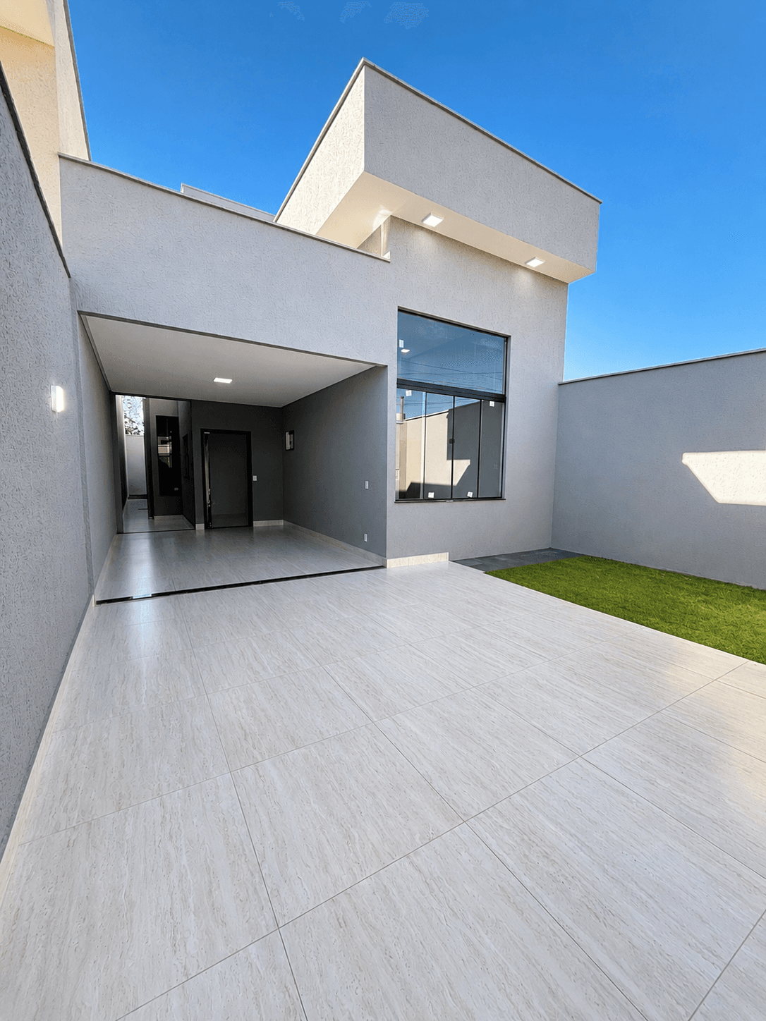 Baixou Venda Casa 3 quartos, Nova sendo: 1 suíte plena com pé-direito duplo; Solange Park Prox Joao Braz Goiania