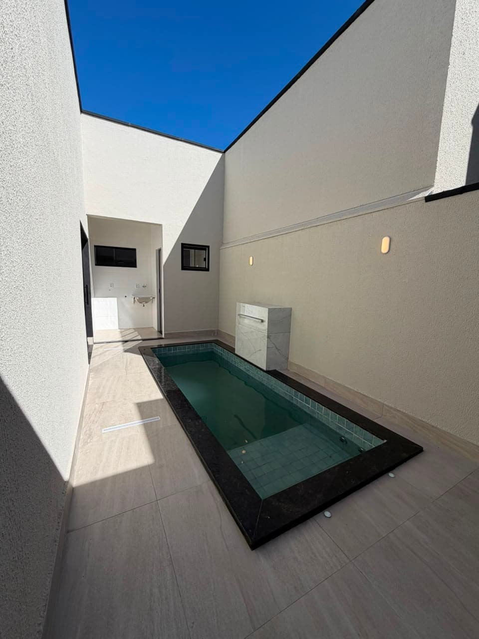 Casa Nova com Piscina e Área Gourmet | 3 Quartos | Bairro das Indústrias – Senador Canedo