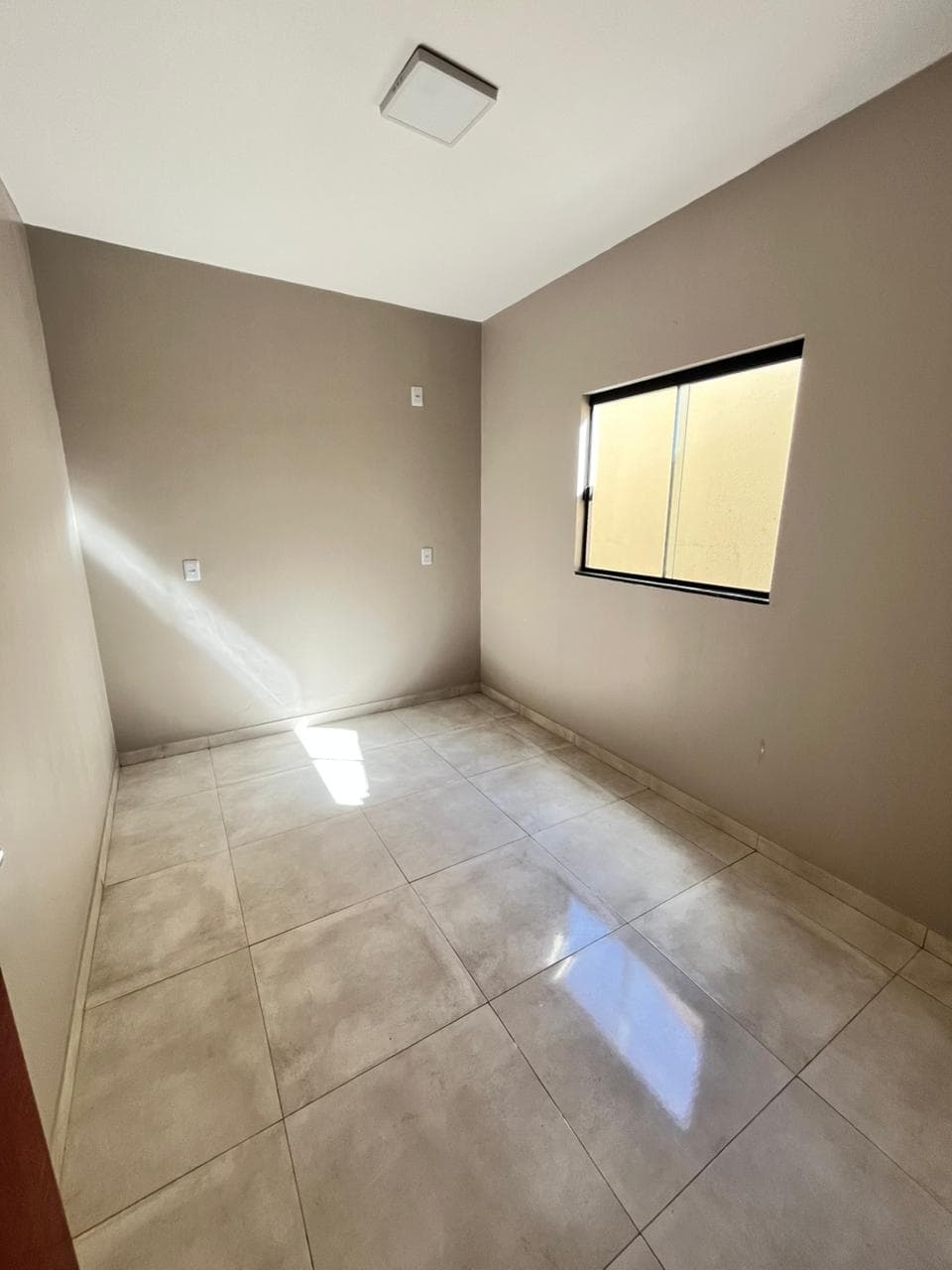 LINDA CASA A VENDA EM SENADOR CANEDO