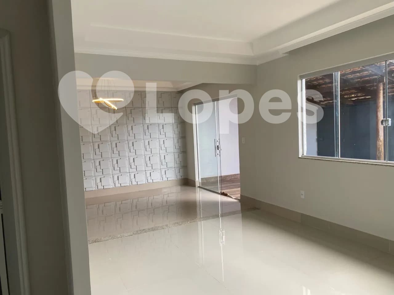 Casa 4 Quartos no Parque Anhanguera, Próxima à Avenida T-63, Goiânia