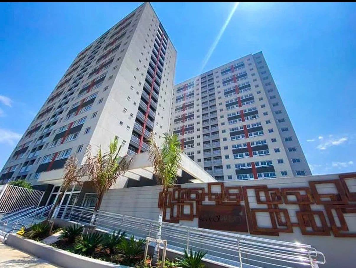 Apartamento 3 quartos, 1 suíte, completo em armários, 2 vagas de garagem, andar alto - Aeroviário