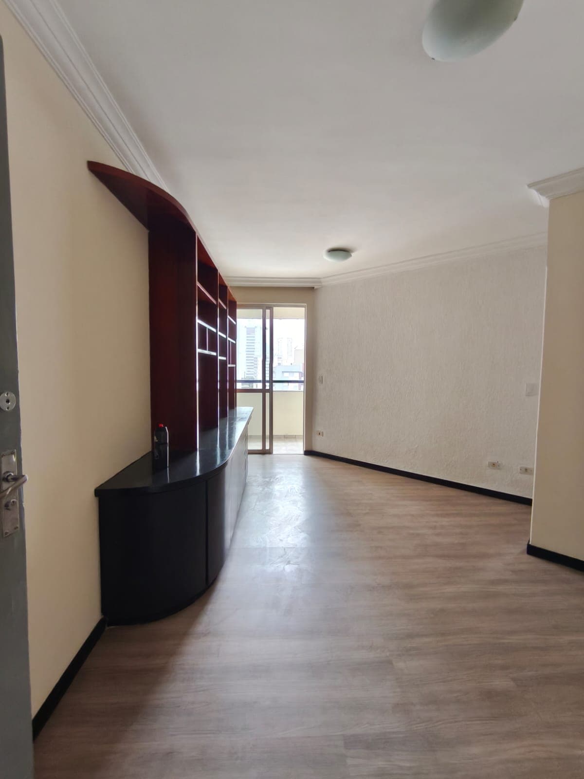 Opção exclusiva no Setor Bueno. Apartamento com SUÍTE, SACADA e LAZER!