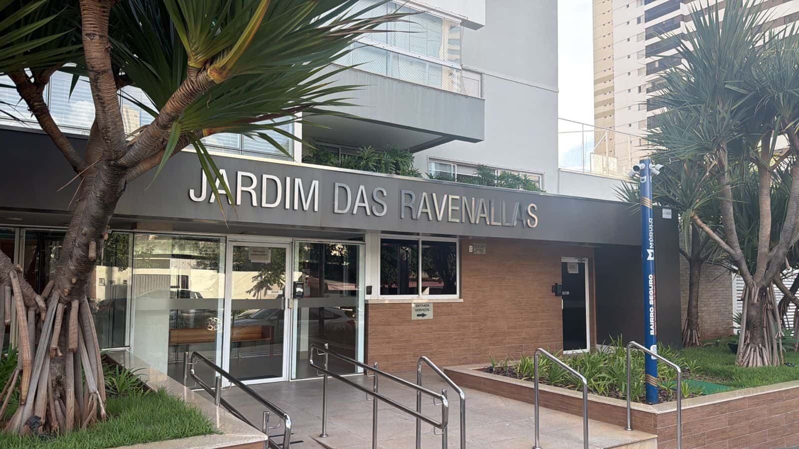 4/4 , sendo 2 suítes, Setor Bueno, semi mobiliado, Ed Jardim das Ravenallas