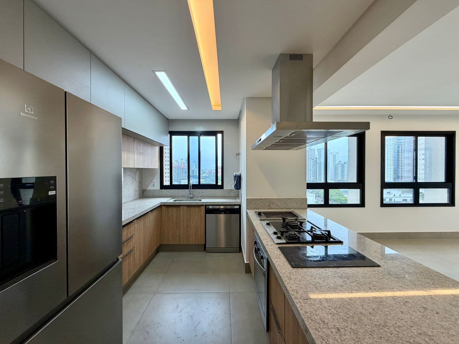 Apartamento com 3 suítes plenas no Setor Bueno