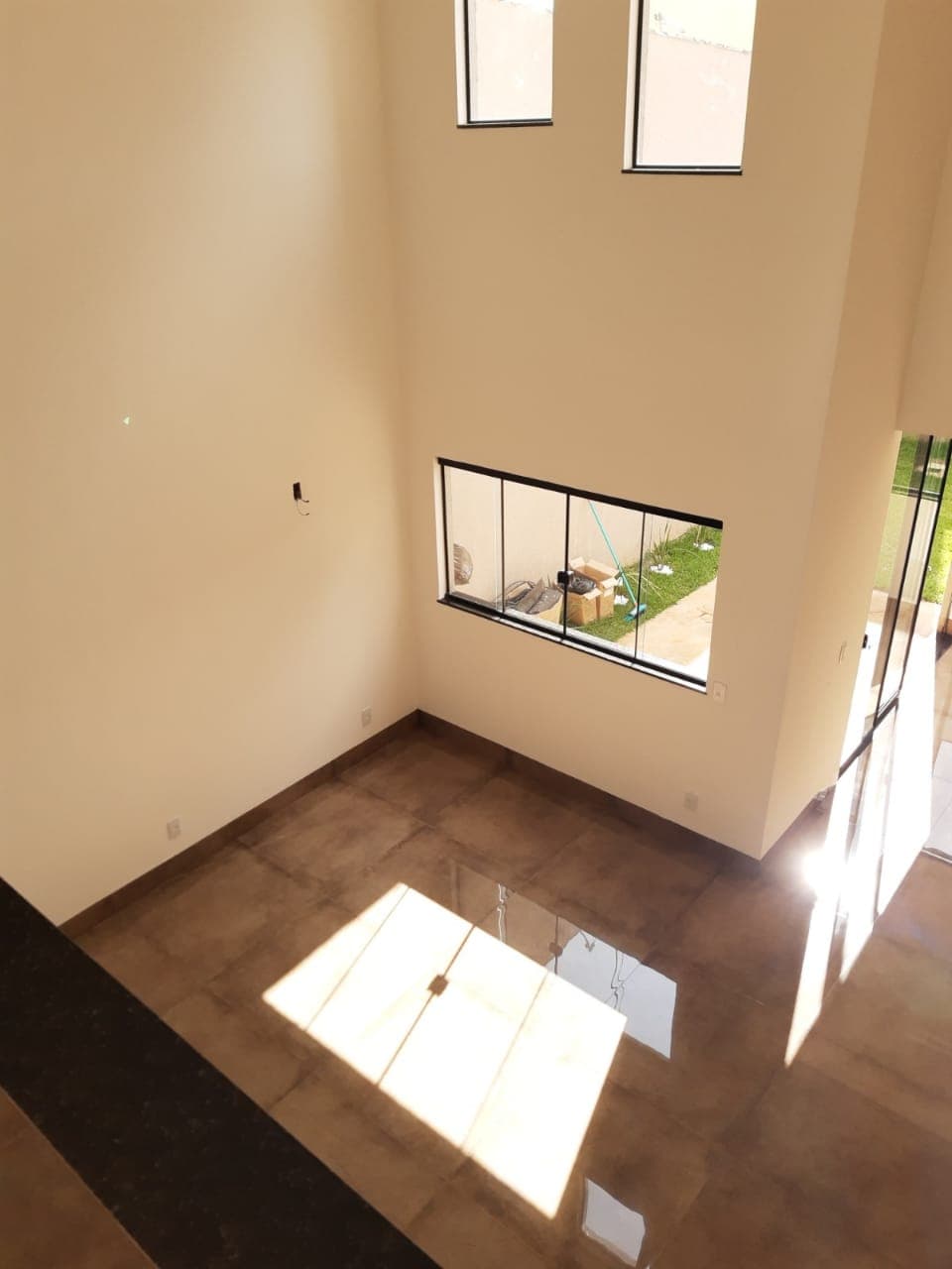 Sobrado 3 Quartos com Suíte e Quintal Próximo ao Passeio das Águas Amplo e Arejado, 2 Vagas R$ 580 Mil