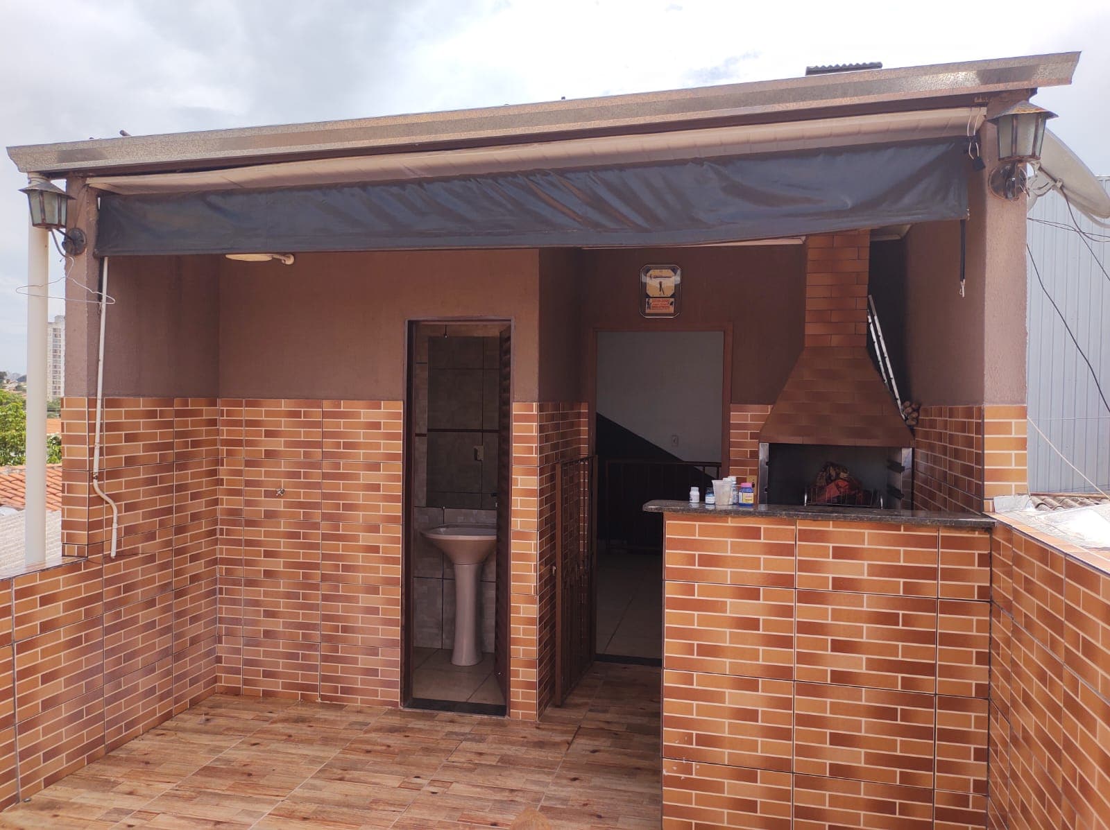 Casa 3Q com 2 barracões Urias Magalhães