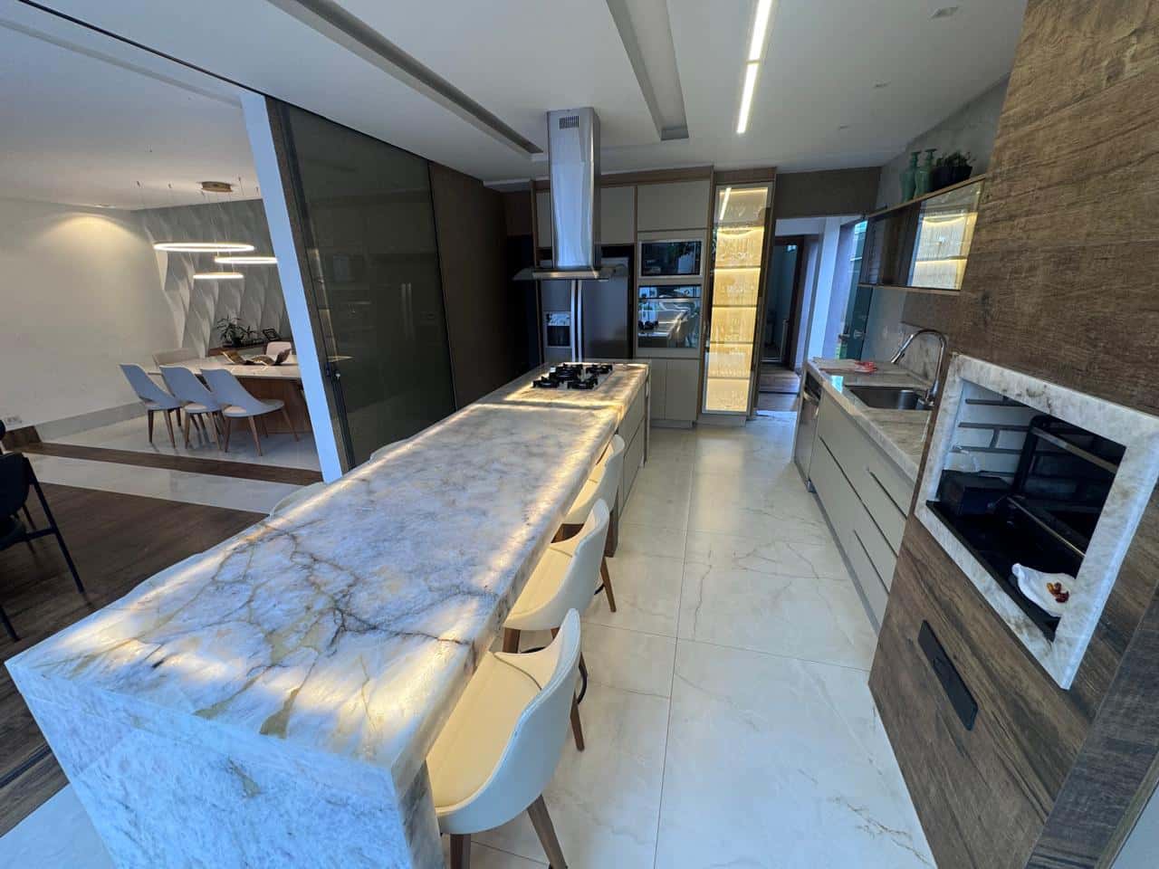 Sobrado com 4 quartos à venda, 338m² - Jardins Madri