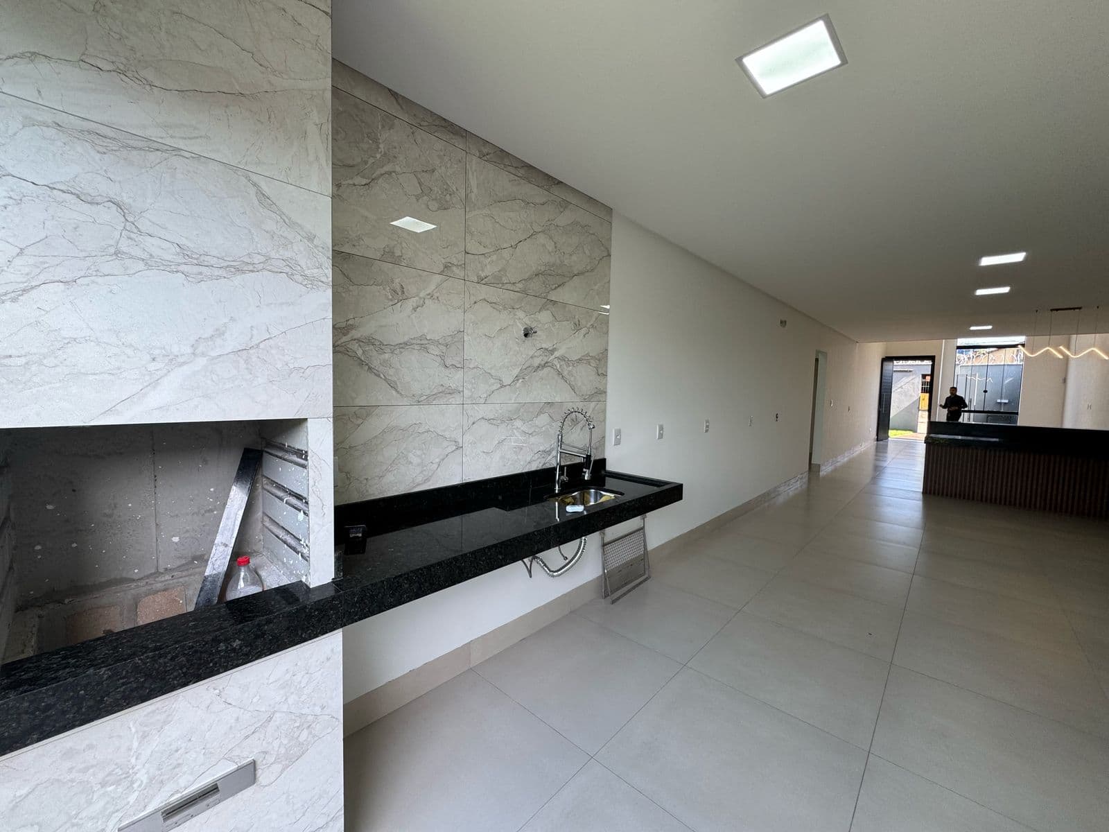 Casa de 3 suítes plenas, sendo 1 com closet , Quintal 300m² terreno, Buriti sereno