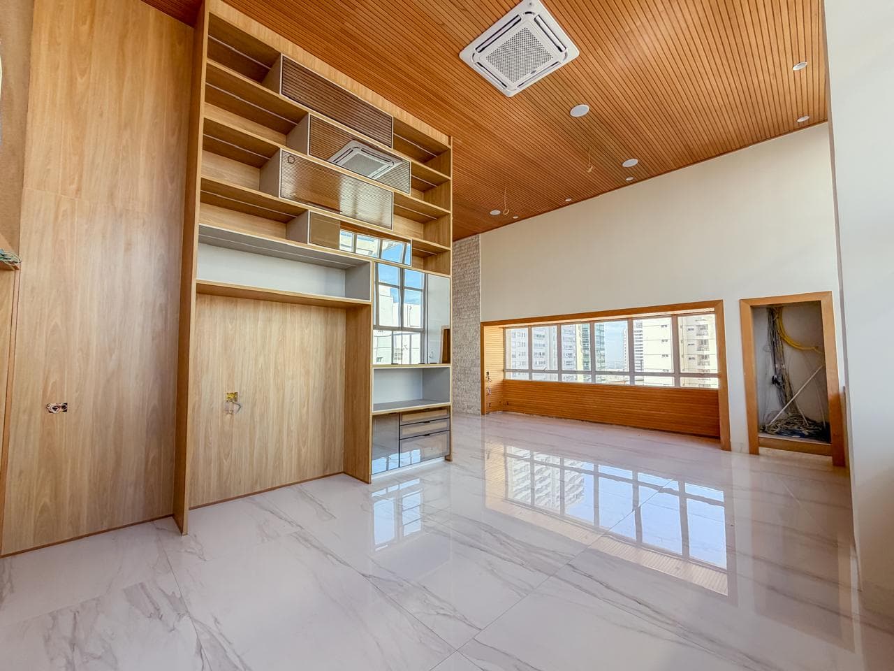 Cobertura Duplex Exclusiva com Vista Permanente para o Parque Flamboyant Luxo e Exclusividade, com Piscina Privativa e 4 Suítes completo em armários