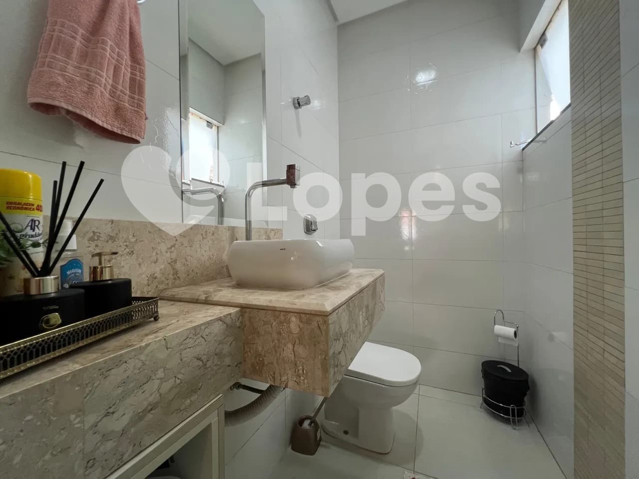 Casa Térrea com 3 Suítes no Jardim América – Próxima ao Goiânia Shopping e Parque Vaca Brava