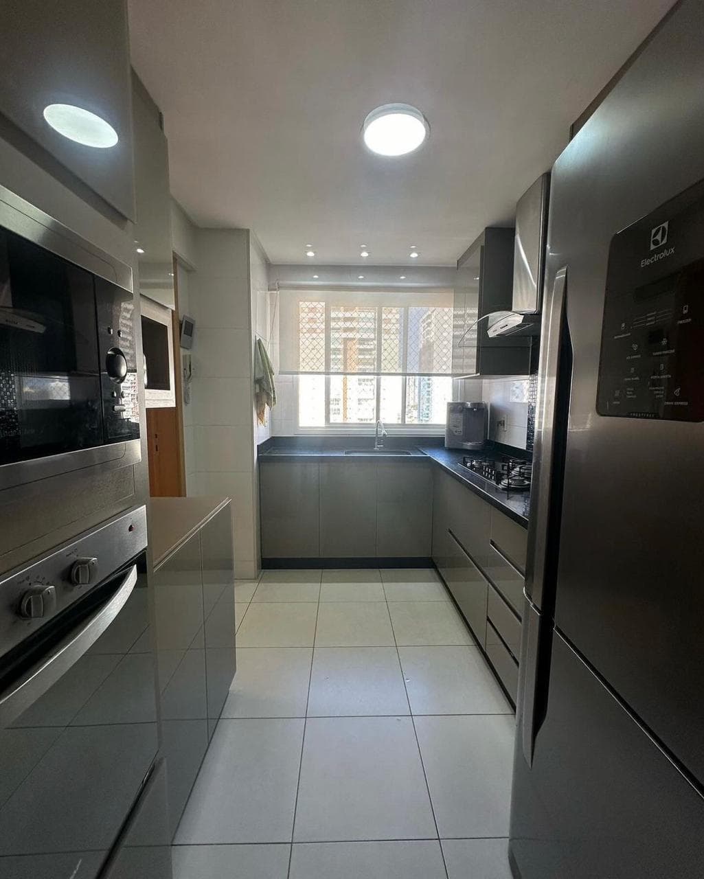 Apartamento com 3 suítes no Setor Bueno a 2 kms do Goiânia Shopping