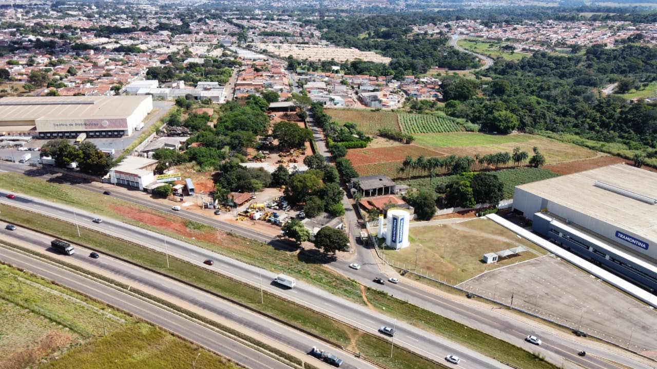 Área Comercial para Locação às Margens da BR-153 - 4.005,24m2