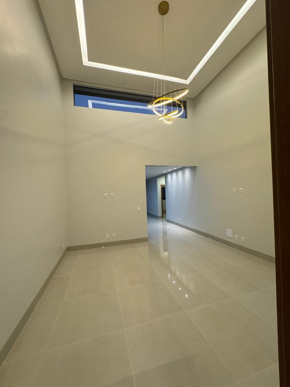 Casa a venda no Jardins Capri - Térrea de Alto Padrão com 4 Suítes e Piscina Aquecida
