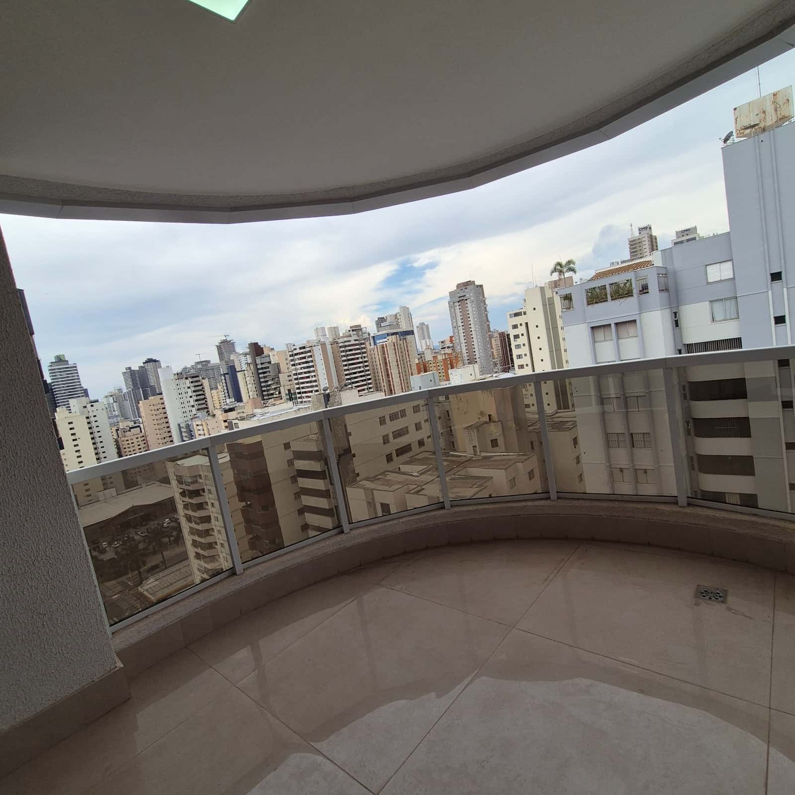 Apartamento 3 suítes plenas 155M andar alto, 3vagas e escaninho R$ 1.250.000