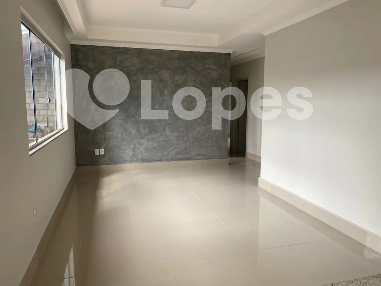 Casa 4 Quartos no Parque Anhanguera, Próxima à Avenida T-63, Goiânia