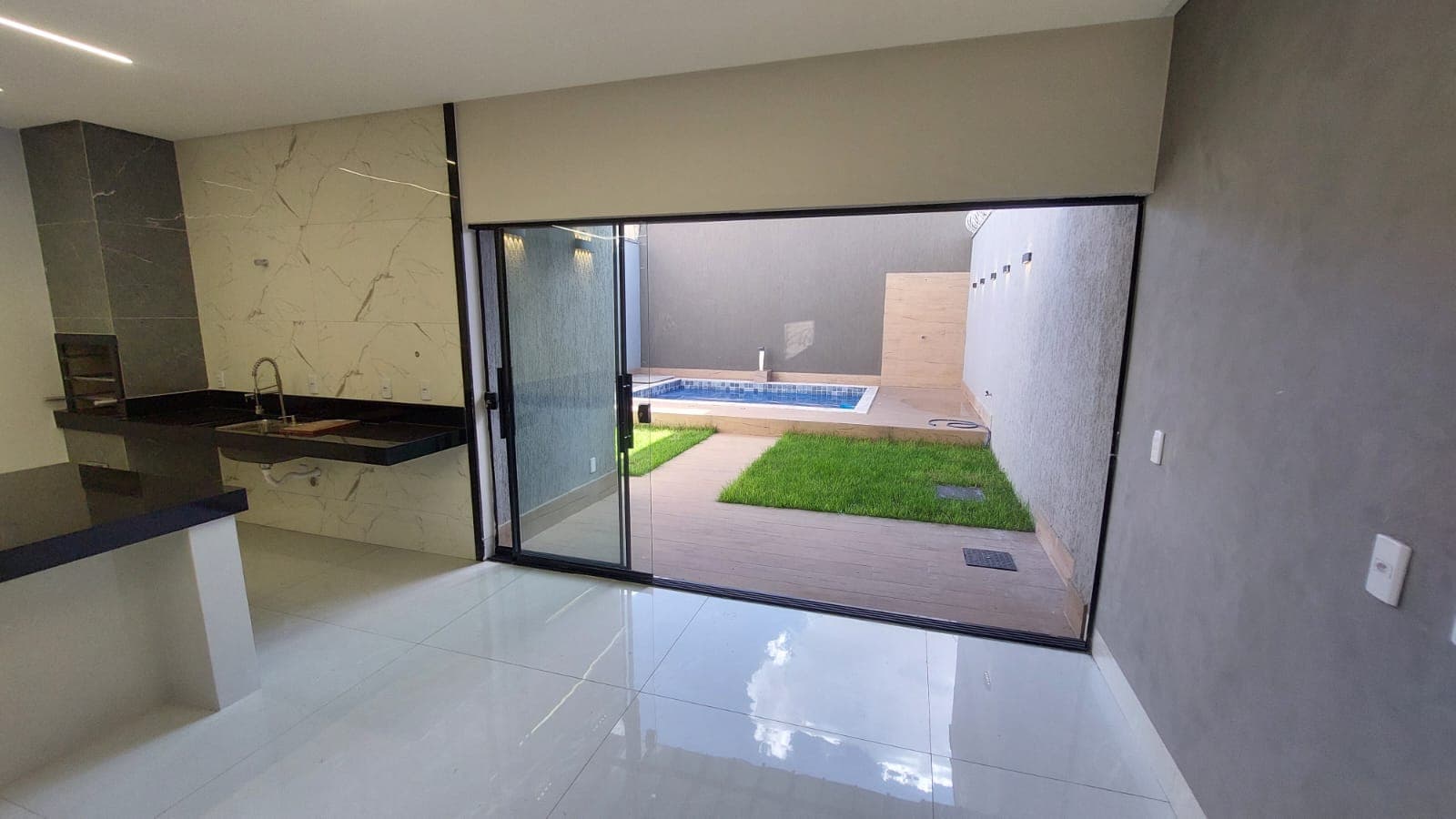 Sobrado 3 suítes quartos, mais piscina aquecida, Alto Padrão à Venda – Jardim Atlântico