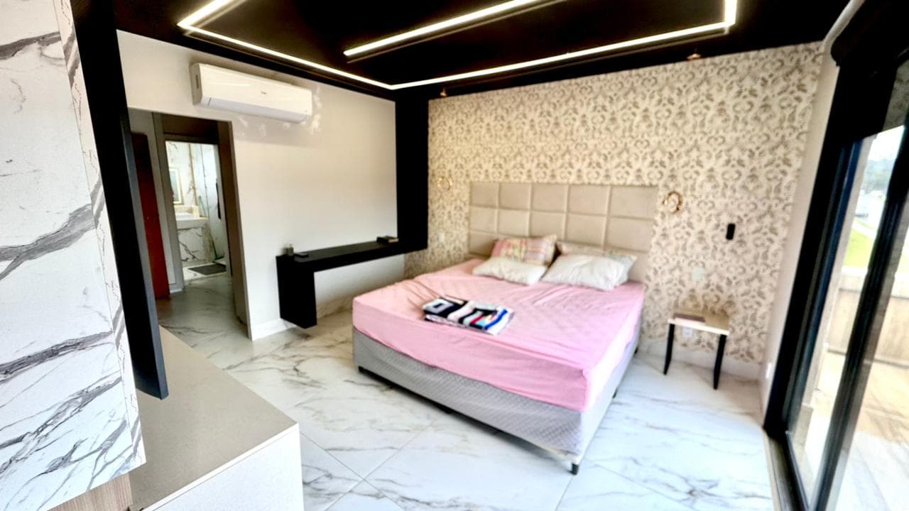 SOBRADO ALTO PADRÃO PARQVILLE QUARESMEIRA