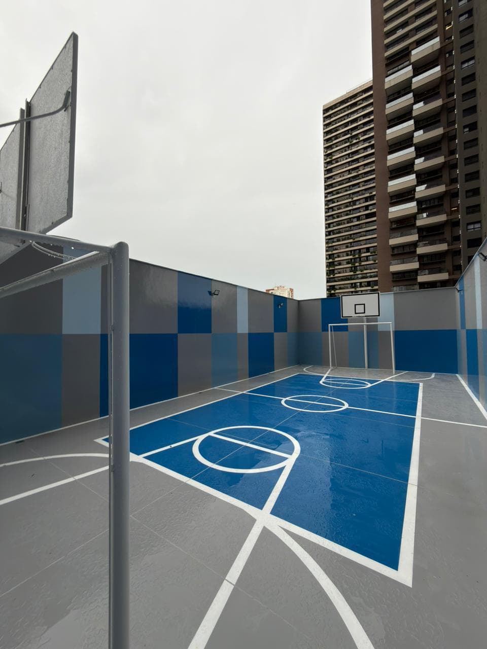 Atmos com 215 metros 4 quartos e 3 suítes com piscina