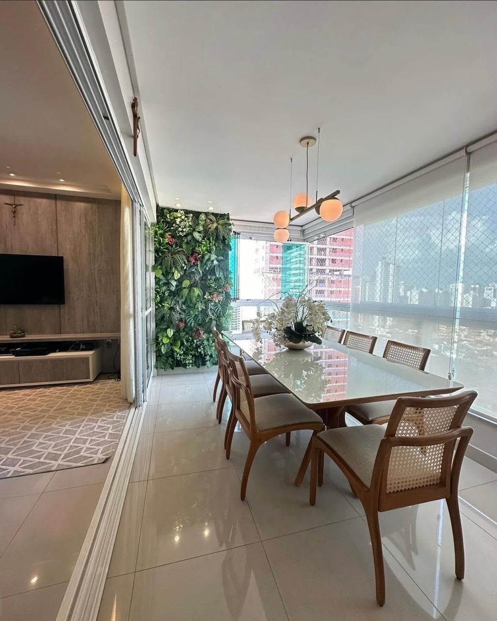 Apartamento com 3 suítes no Setor Bueno a 2 kms do Goiânia Shopping